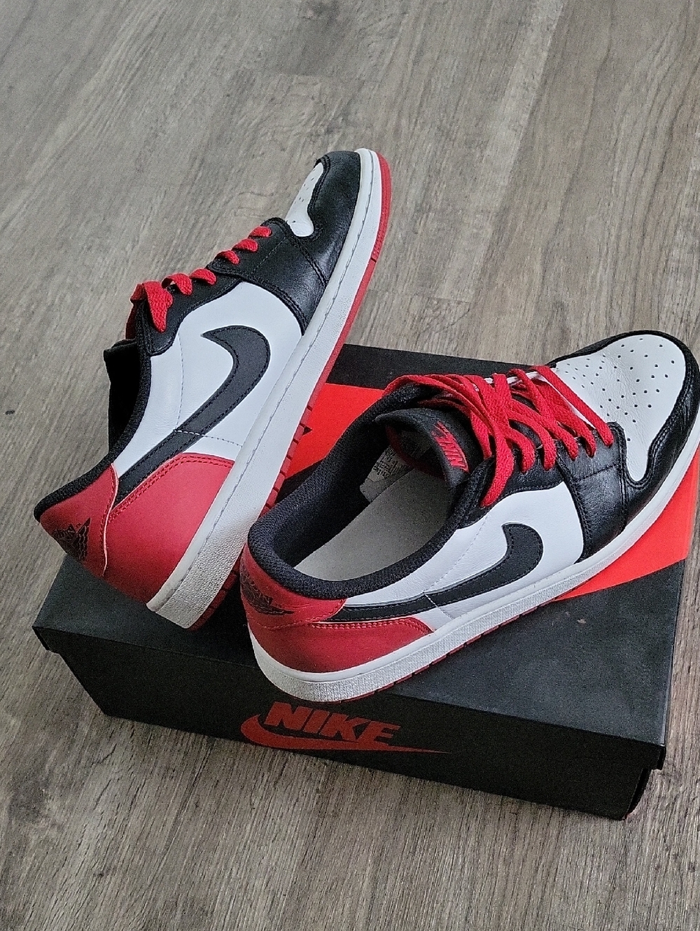 Nike Air Jordan 1 Low -  Chicago's Black/Red Size 11.5 Men